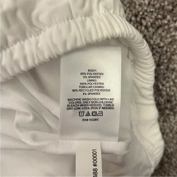 Express Women’s Tank Size XL Skimming Scoop Neck Double Strap Loop White NWT $54 - Picture 15 of 16